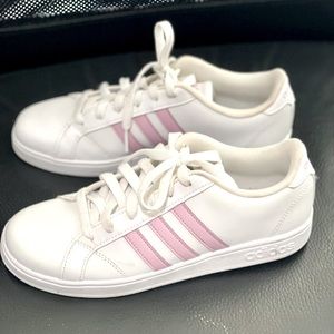 New - Adidas women’s size 6